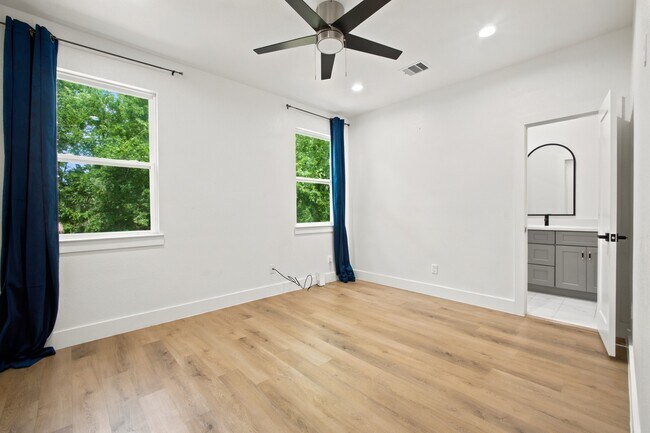 Building Photo - 4217 Hare St