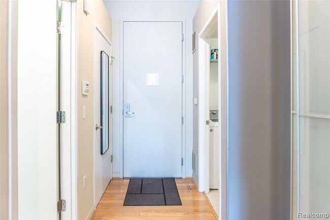 Building Photo - 100 N Center St