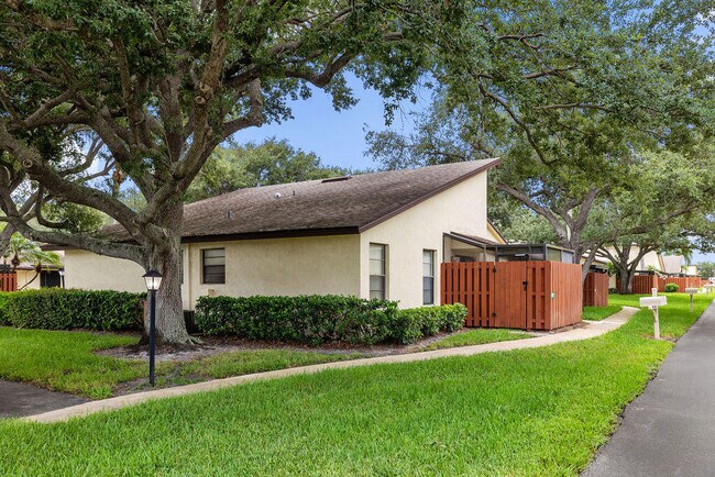 Building Photo - 8019 SE Villa Cir