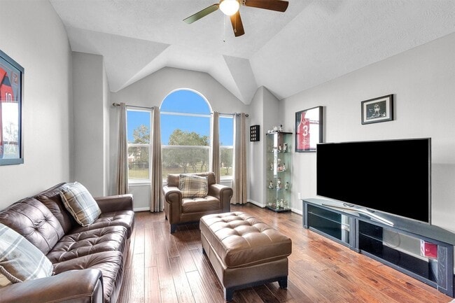 Building Photo - 3002 E Lake Falls Cir