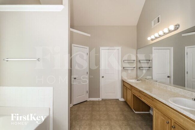 Building Photo - 117 River Pass Ct NE