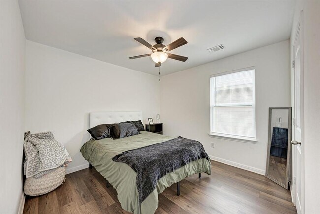 Building Photo - 132 Maywood Ln