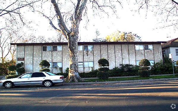 Building Photo - 416 V St