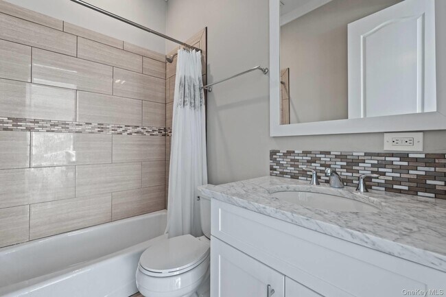 Building Photo - 490 Montauk Hwy