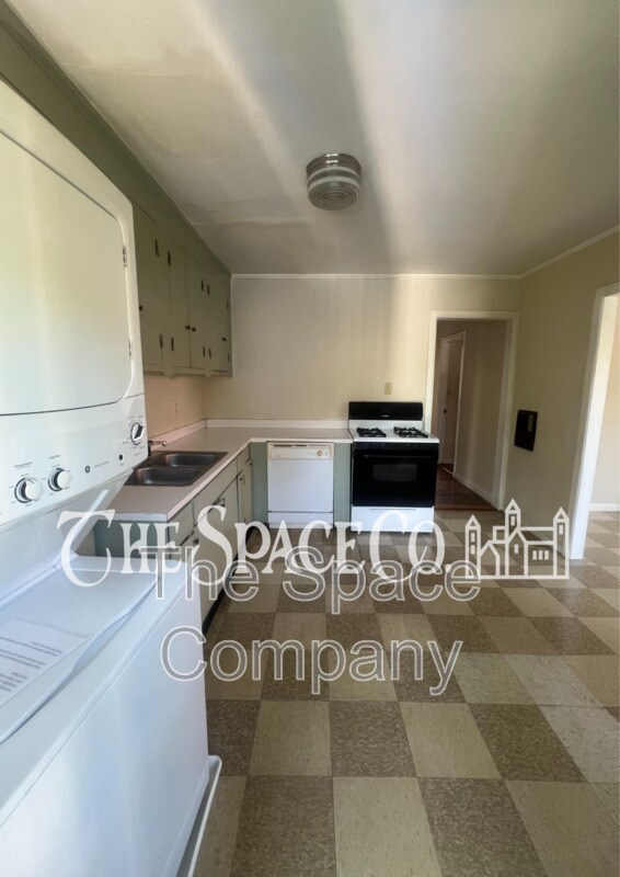 Building Photo - 49 Chapel St