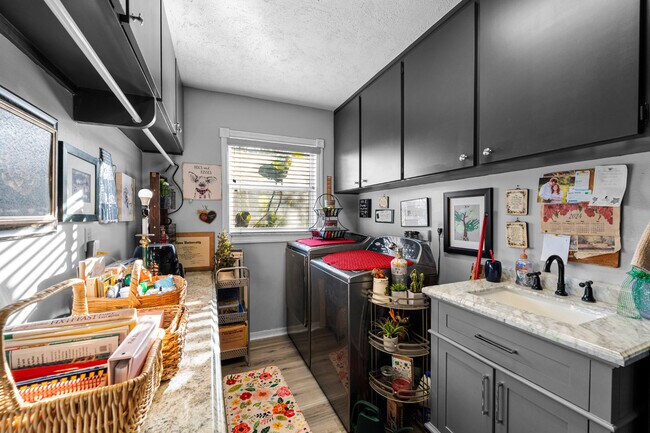 Building Photo - 1808 N Pebble Beach Blvd