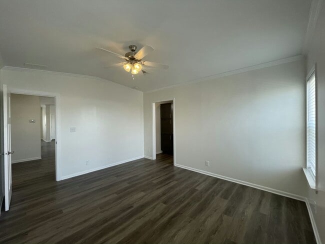 Building Photo - 912 Freeport W