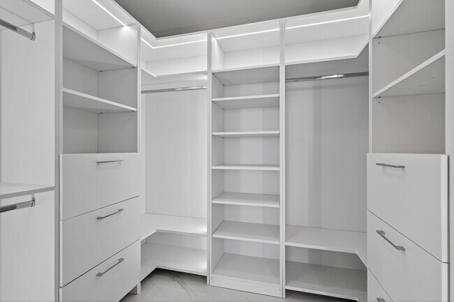 Building Photo - 701 NE 23rd St