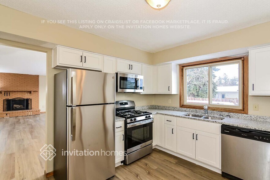 Building Photo - 7818 Hampshire Cir N