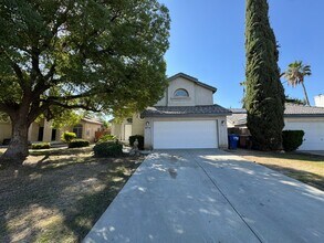 Building Photo - Spacious NW Bakersfield Home!