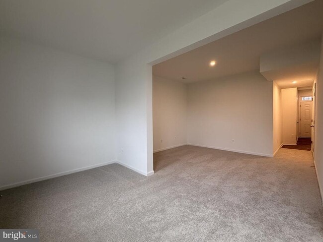 Building Photo - 453 Husky Trl