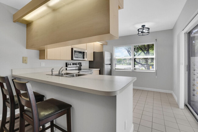 Building Photo - 8156 Chelsea 56c Ct