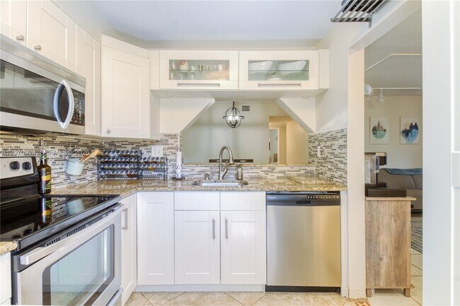 Building Photo - 3095 N Oakland Forest Dr