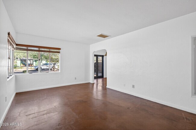 Building Photo - 901 W Willetta St