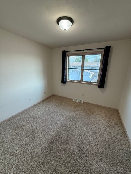 Building Photo - W6867 Sunnyvale Ln
