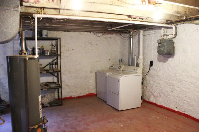 Basement washer/dryer - 2948 Albemarle St NW