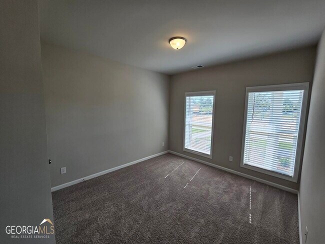 Building Photo - 6 Iron Dr