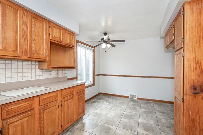 Building Photo - 3 Bed/1 Bath Single Family Home!