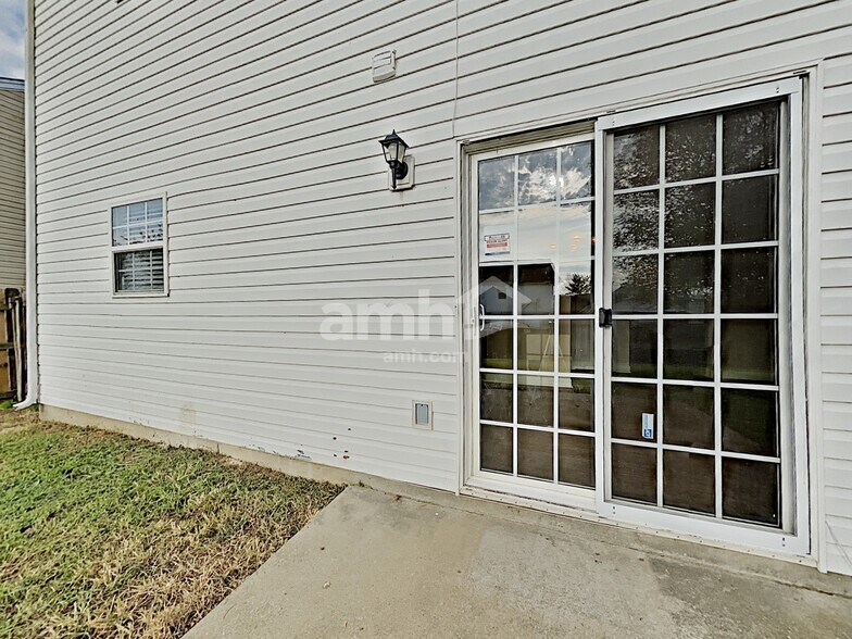 Building Photo - 102 Baker Springs Ln