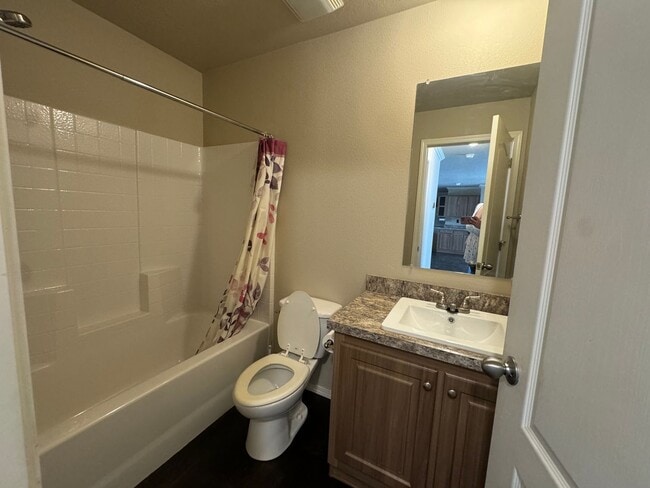 Building Photo - 3 Bedroom in Myrtle Creek