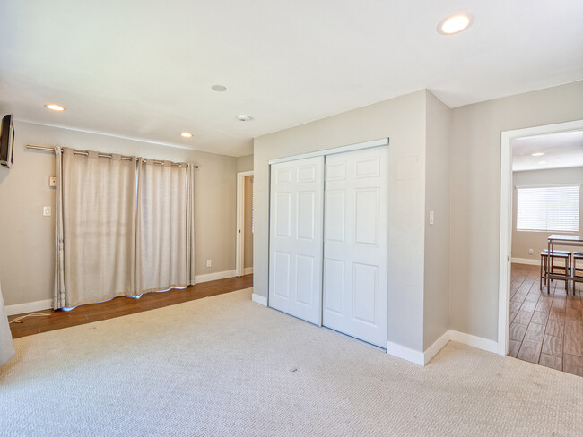 Building Photo - 603 Foxhaven Plz