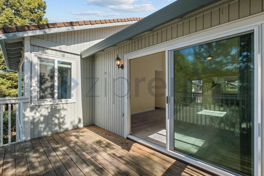 Building Photo - Unit