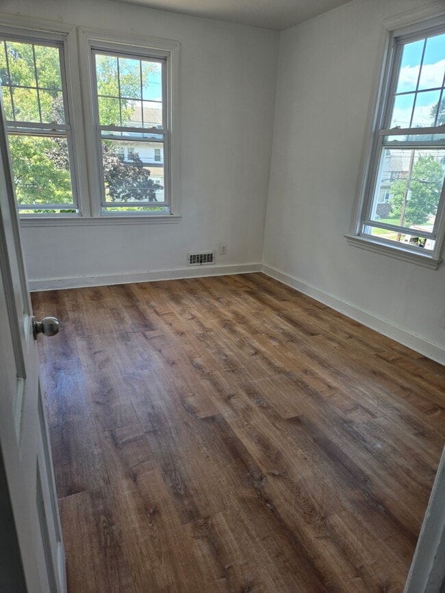 Building Photo - 405 Bement Ave