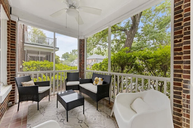 Building Photo - 800 Magnolia Ave