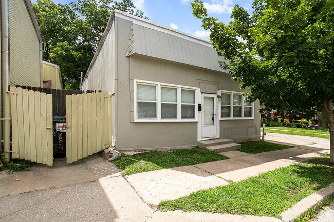 Building Photo - 4158 Oak St