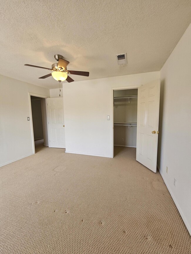 Building Photo - 5052 Westfield Dr NE