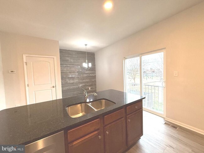 Building Photo - 189 Magellan Dr