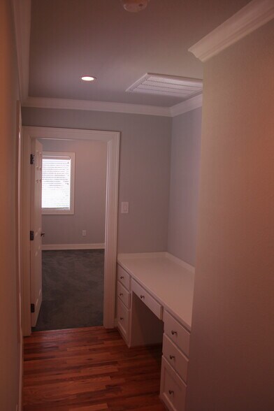 Building Photo - 3716 Collinwood Ave
