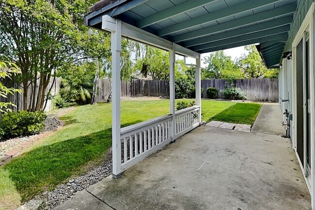 Building Photo - Halfplex with yard in South Land Park