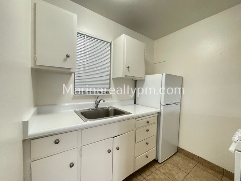 Building Photo - 1230 Brookside Dr