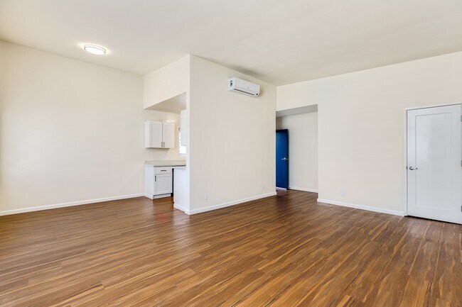 Building Photo - 285 N. Oakland