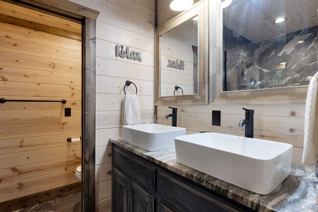 Building Photo - 222 Lost Creek Trl