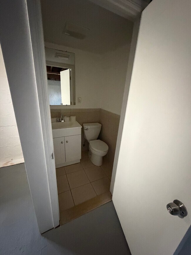 Building Photo - 98 Craske St