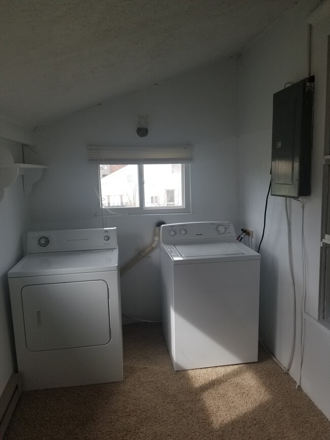 Laundry Room & Entryway - 308 S Jefferson St