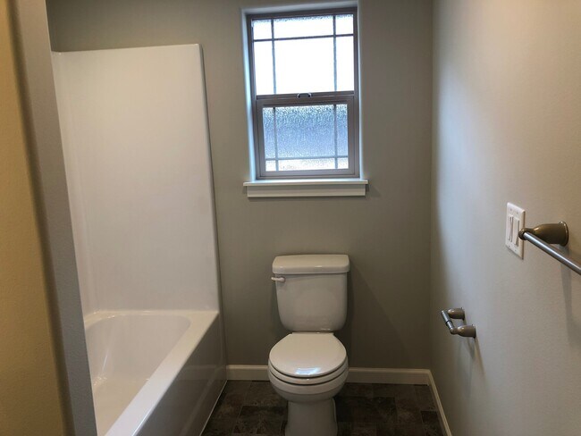 Building Photo - Home in NW Redmond Fieldstone Crossing