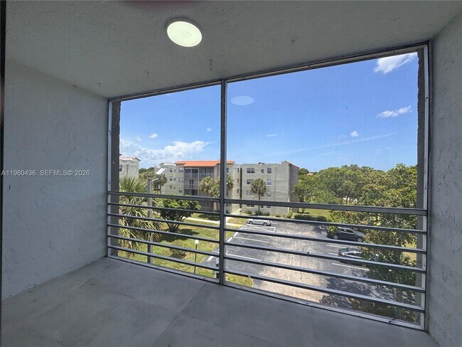 Building Photo - 1820 SW 81st Ave