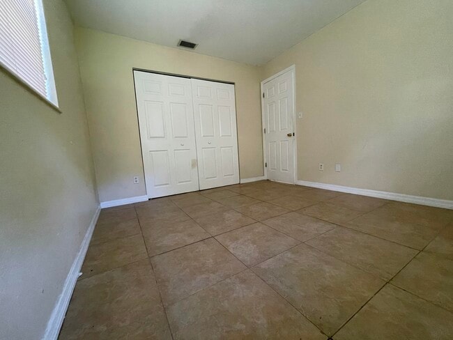 Building Photo - 951 Skylark Dr