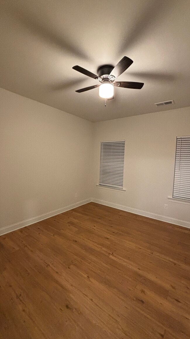 Building Photo - 4817 Victoria Ave