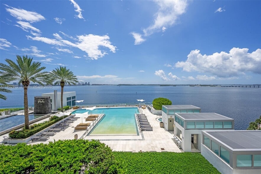 Building Photo - 1331 Brickell Bay Dr
