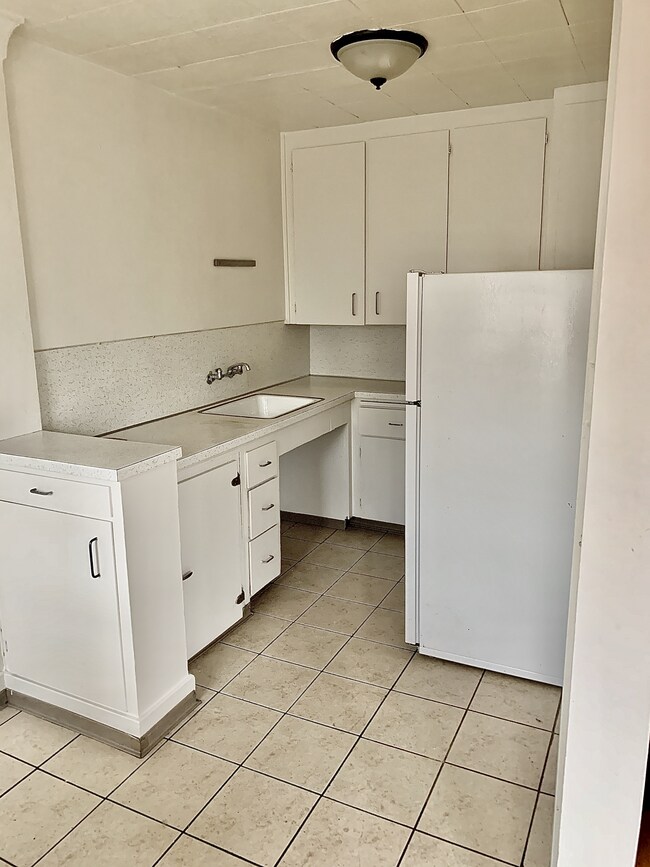 Kitchen - 2541 15th Ave S