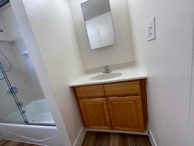 Building Photo - 680 W MacArthur Blvd