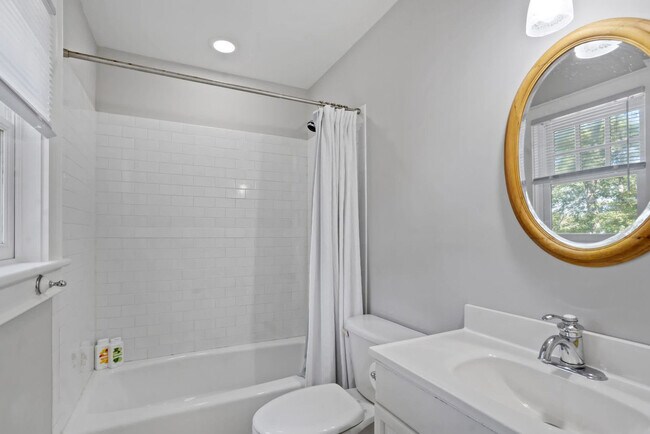 Building Photo - 11 The Pkwy