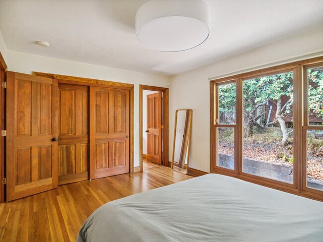 Building Photo - 751 Toyon Dr