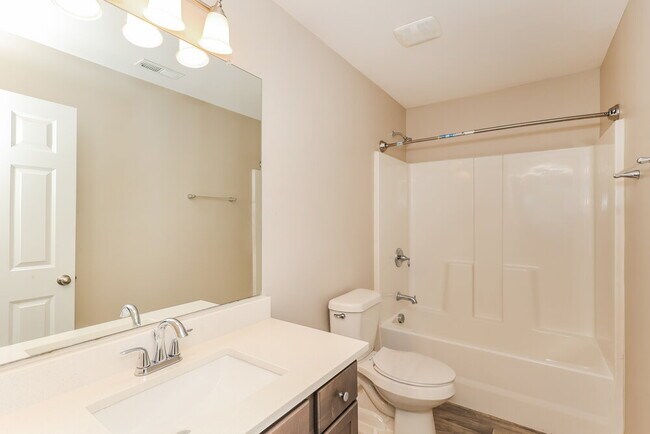 Building Photo - 100 Fairview Dr