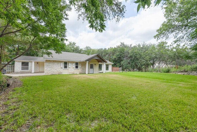 Building Photo - 2218 Bahama Rd