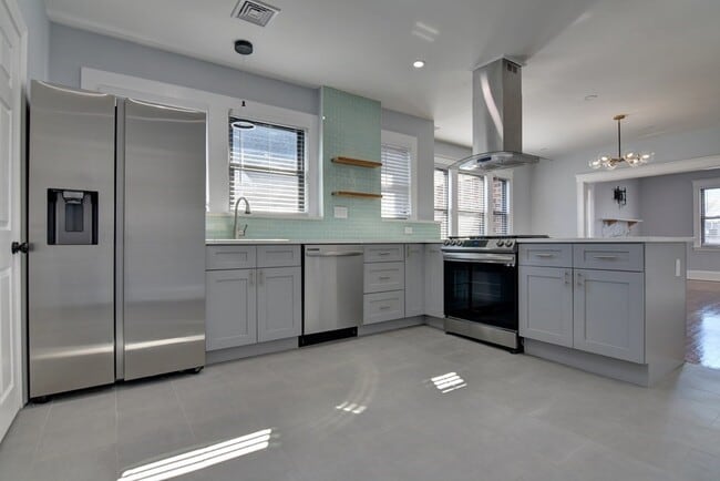 Building Photo - 9 Elm Ave